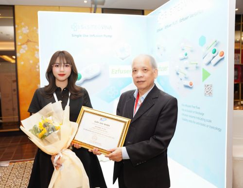 Received a Certificate of Sponsorship from Prof. Dr. Nguyễn Quốc Kính, President of the Vietnam Society of Anesthesiology and Resuscitation